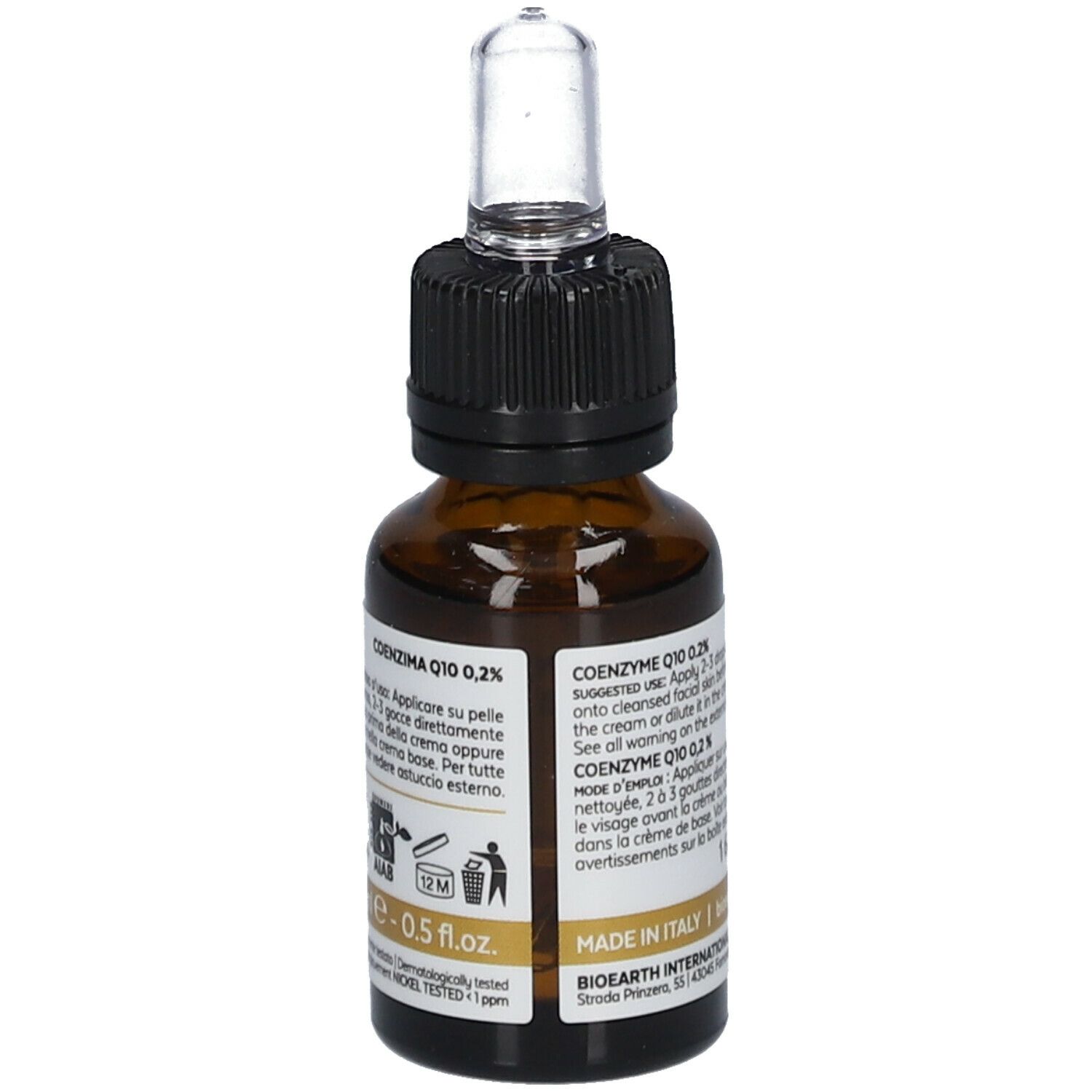 Bruine glazen fles met zwarte dop en pipet. Label met tekst en "Elementa Coenzyme Q10 0.2%". 