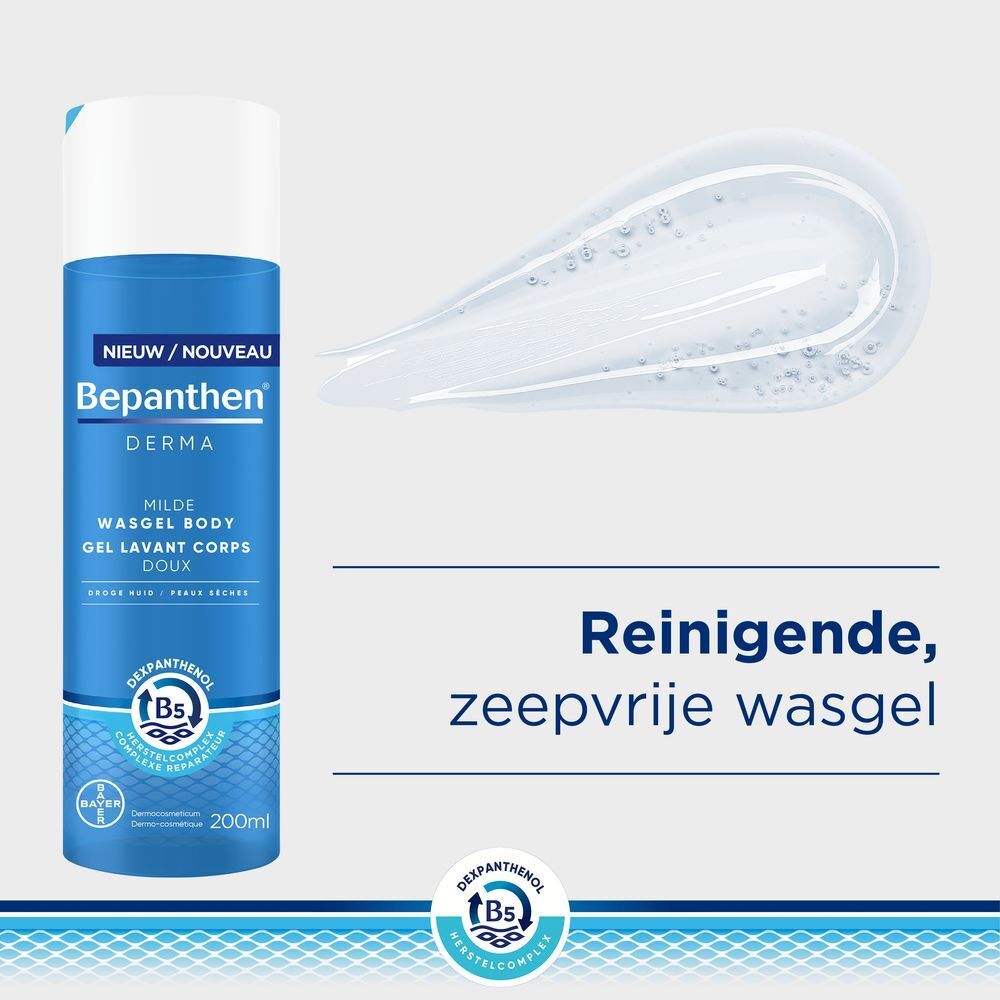 Achterkant van de Bepanthen Derma wasgelfles. Tekst en barcode. Blauwe en witte kleuren.