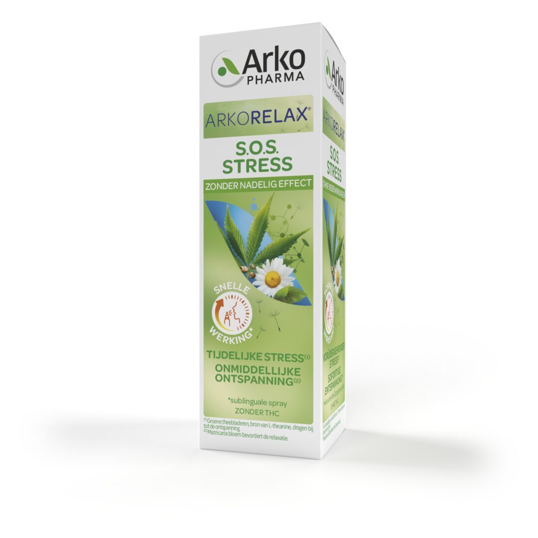 Productverpakking met fles en doos. Doos met productnaam, logo en afbeeldingen. Fles met spraykop.