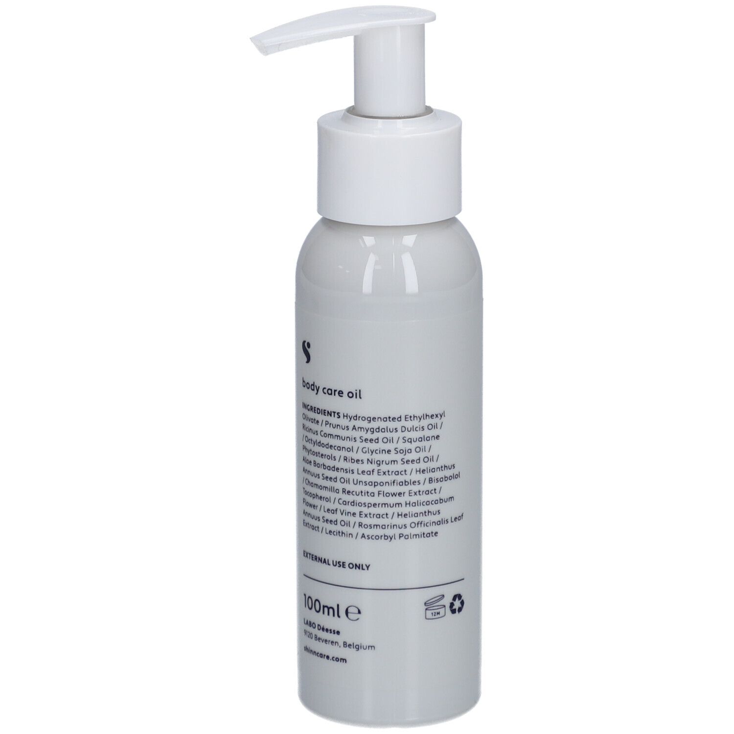 Graue Flasche mit weißem Pumpkopf. Rückseite mit Inhaltsstoffen, Herstelleradresse und Volumenangabe.