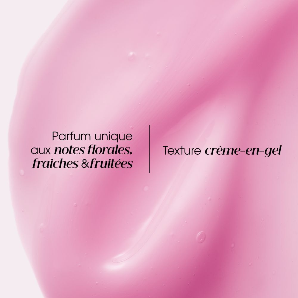 Texture crème-en-gel rose. Texte: Parfum unique aux notes florales, fraîches & fruitées.