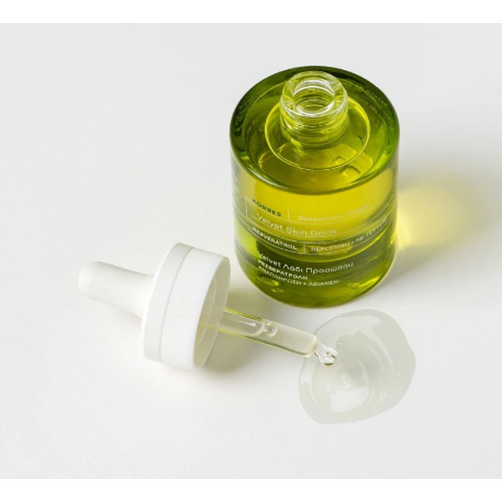 Glasflasche mit Pipette und Flüssigkeitstropfen. Flüssigkeit gelblich. Flasche geöffnet, liegt daneben.