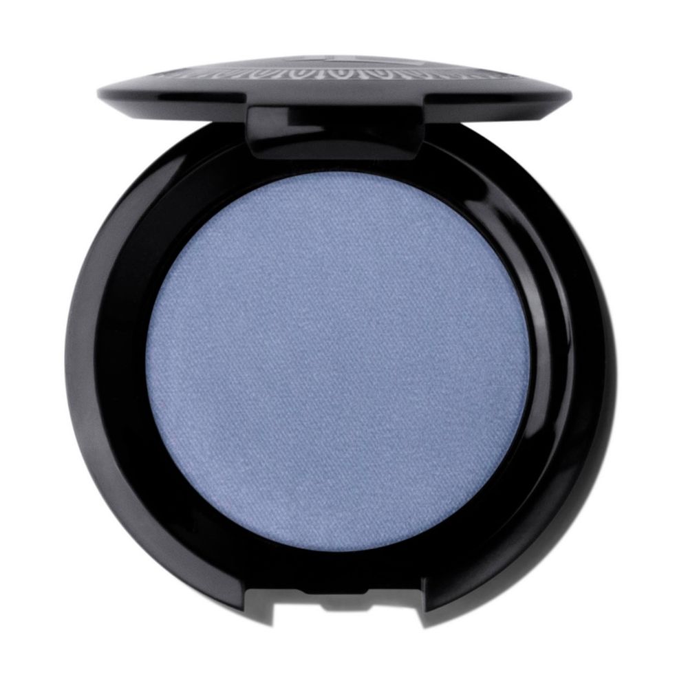 Boîtier noir rond avec fard à paupières bleu. Couvercle ouvert. Un logo est visible sur le couvercle.