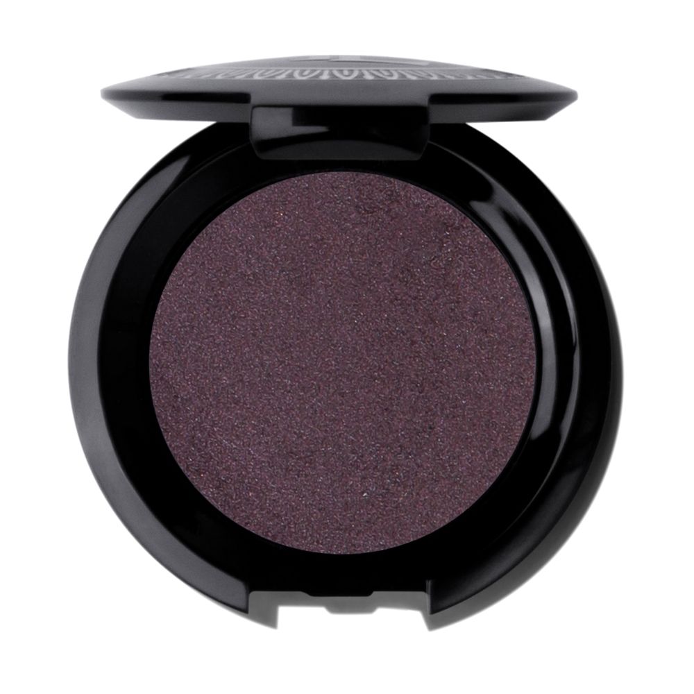 Fard à paupières violet rond dans un boîtier noir. Couvercle avec logo. Sur fond blanc.