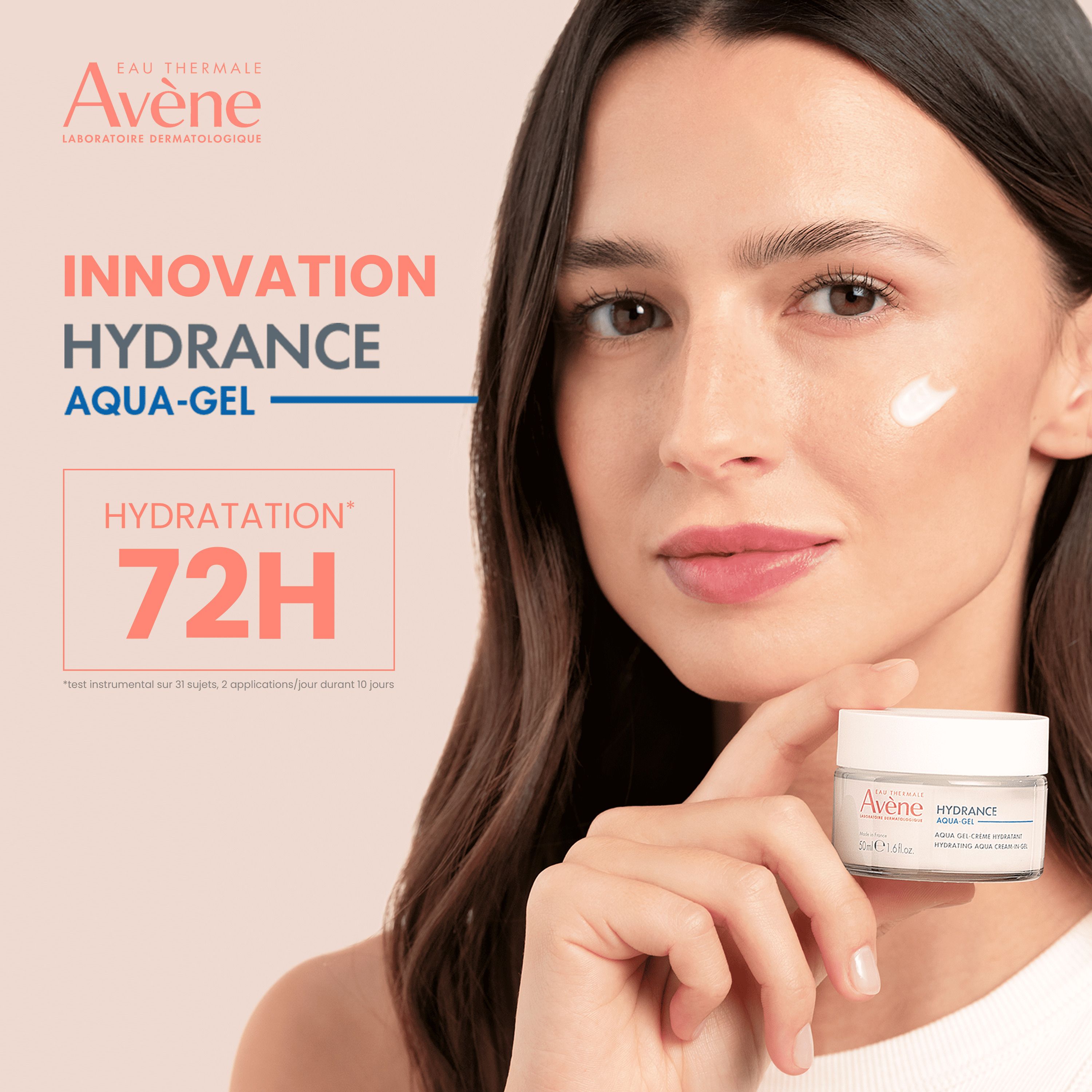 Femme tenant un pot de crème. Inscription: Avène, Hydrance Aqua-Gel. 50ml. Texte: Innovation.