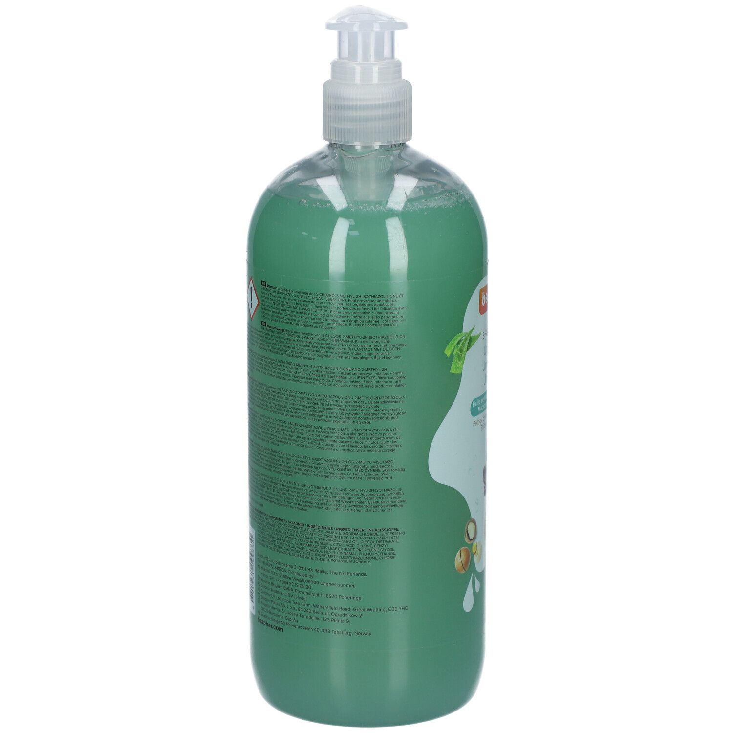 Rückseite der grünen Shampoo-Flasche mit Pumpe. Text in mehreren Sprachen. Gefahrensymbol.