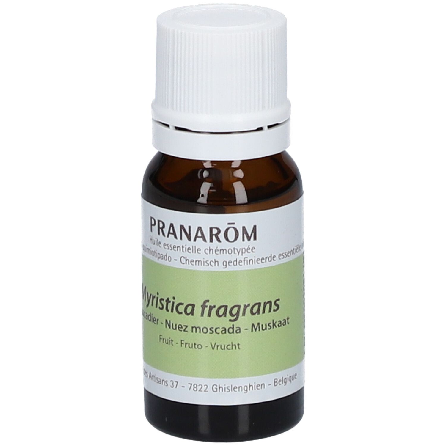 Flacon en verre brun avec bouchon blanc. Étiquette avec nom du produit et informations. Huile essentielle de muscade Pranarôm.