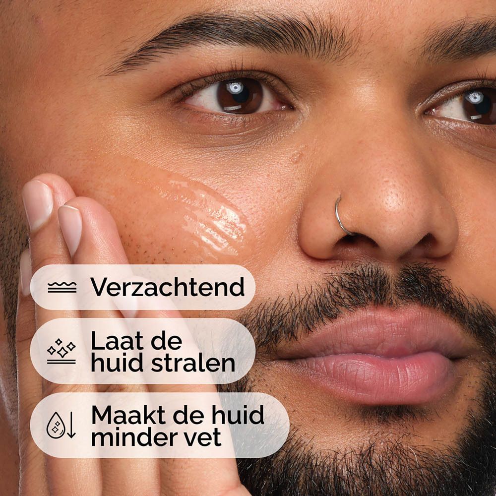 Drie producten: reiniging, niacinamide, hydratatie.