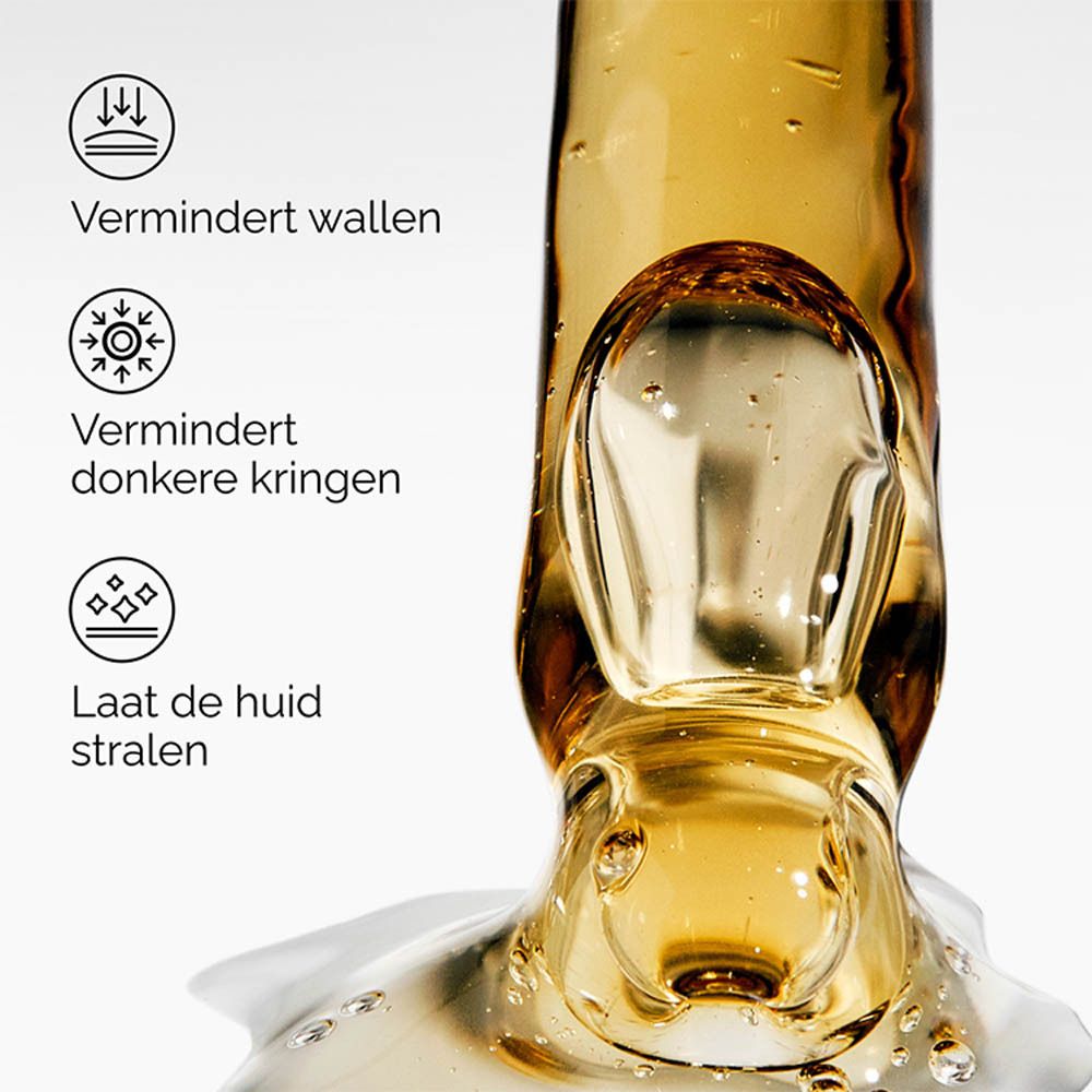 Close-up van een oog met vloeistof. Tekst: Revitaliserend, Laat de huid stralen.