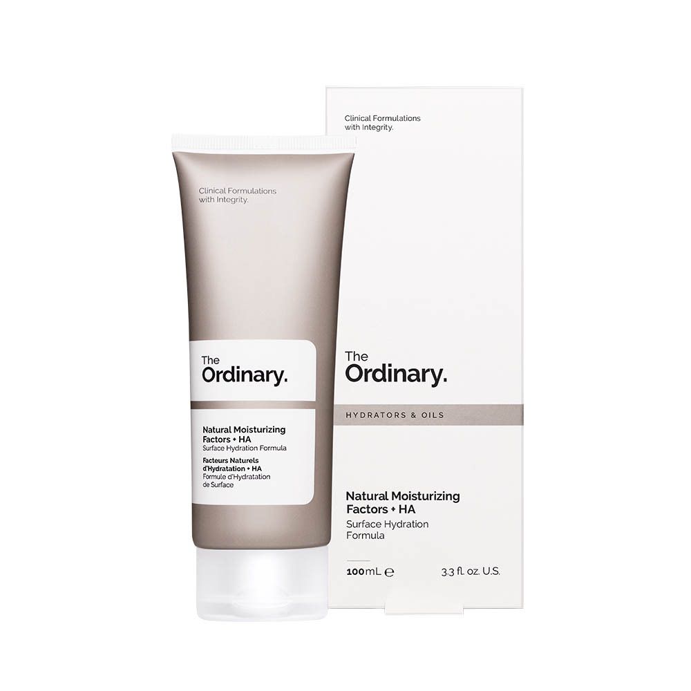 Produit et emballage. Tube et boîte. Inscription: The Ordinary. Natural Moisturizing Factors + HA.