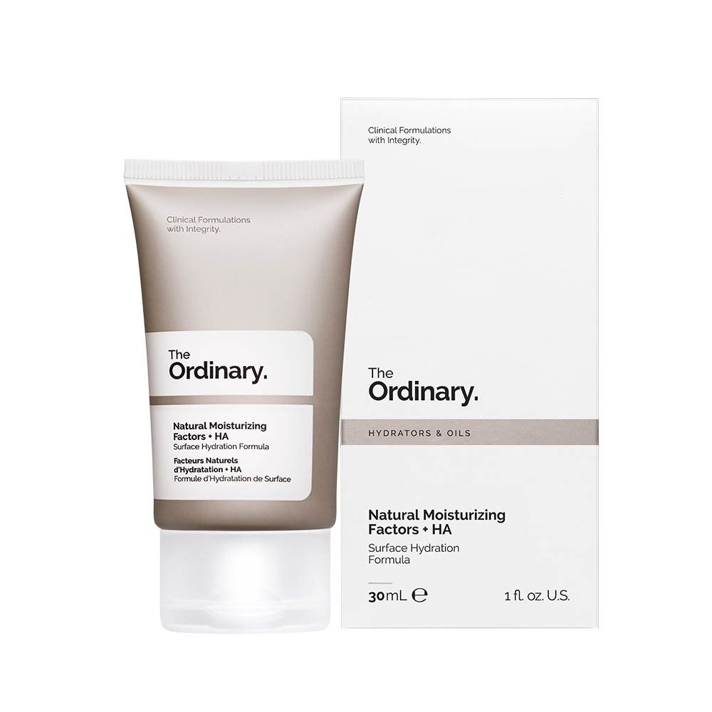 Tube de crème et boîte. Inscription : The Ordinary, Natural Moisturizing Factors + HA, 30ml.