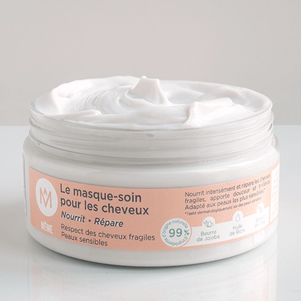 Pot de crème avec texte. Le masque-soin pour les cheveux. Nourrit - Répare. Logo MÊME. 99%.