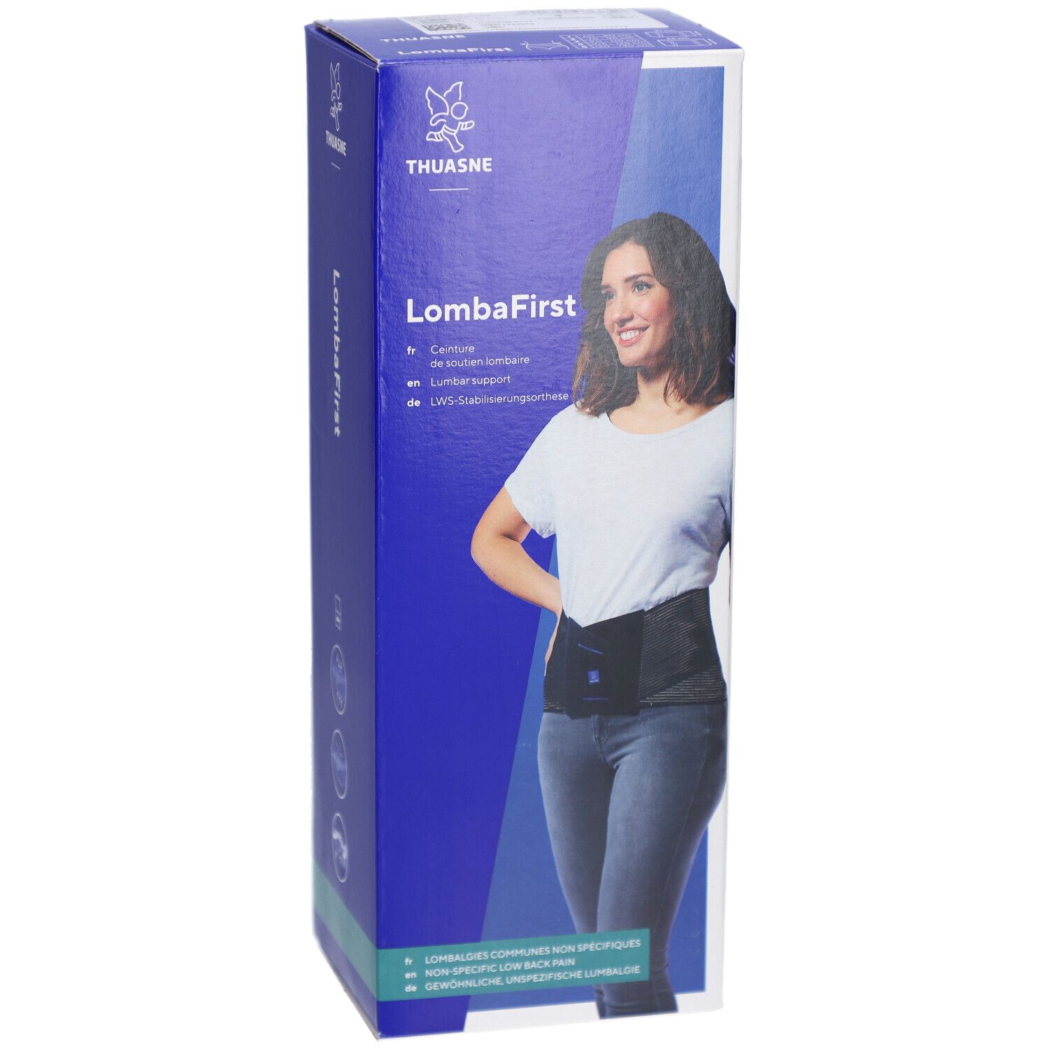 Verpackung der Thuasne LombaFirst H26. Eine Frau trägt das Produkt. Produktname und Logo sind sichtbar.