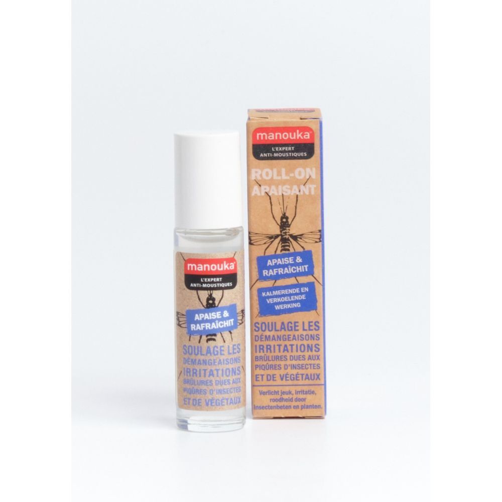 Flacon roll-on et emballage en carton. Flacon avec bouchon blanc. Texte: Manouka, Roll-On Apaisant.