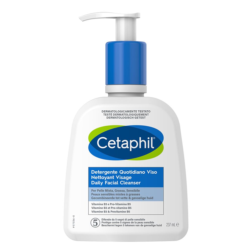Witte Cetaphil gezichtsreiniger met blauwe pomp. Tekst: Daily Facial Cleanser, dermatologisch getest.