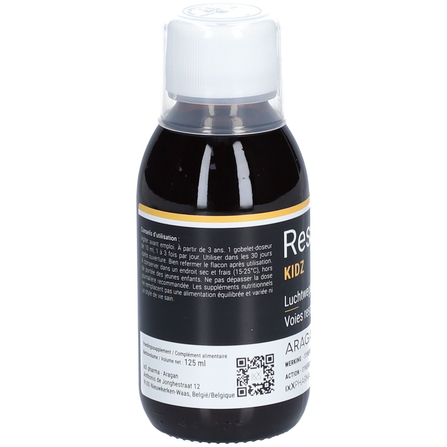 Achterkant van de fles met bruine vloeistof. Tekst: RespirixX Kidz, Luchtwegen 3+. Informatie en QR-code.