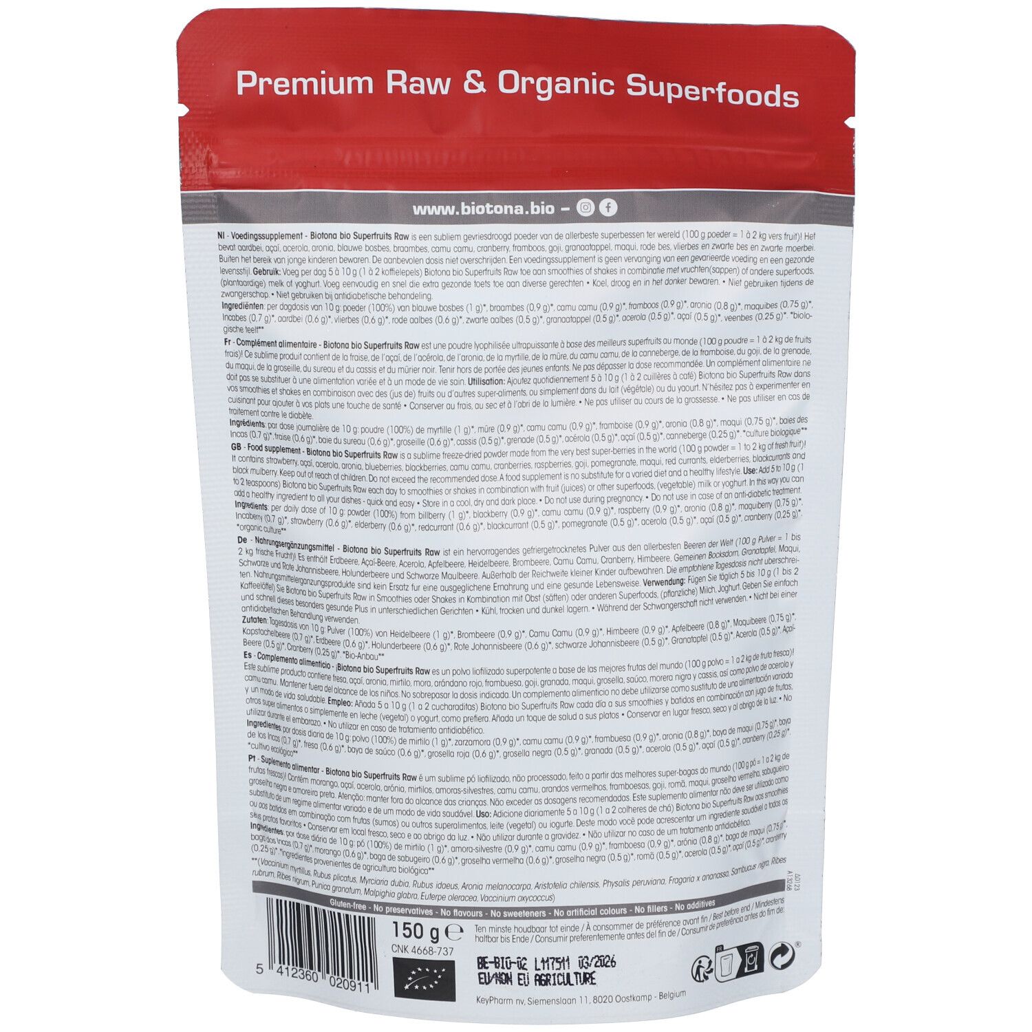 Achterkant van een zakje supervruchtenpoeder. Tekst in meerdere talen. Onderaan: 150 g. Label: EU Agriculture.