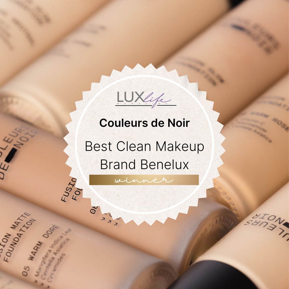 Plusieurs flacons de fond de teint. Farben Von Schwarz. Best Clean Makeup Brand Benelux Winner.
