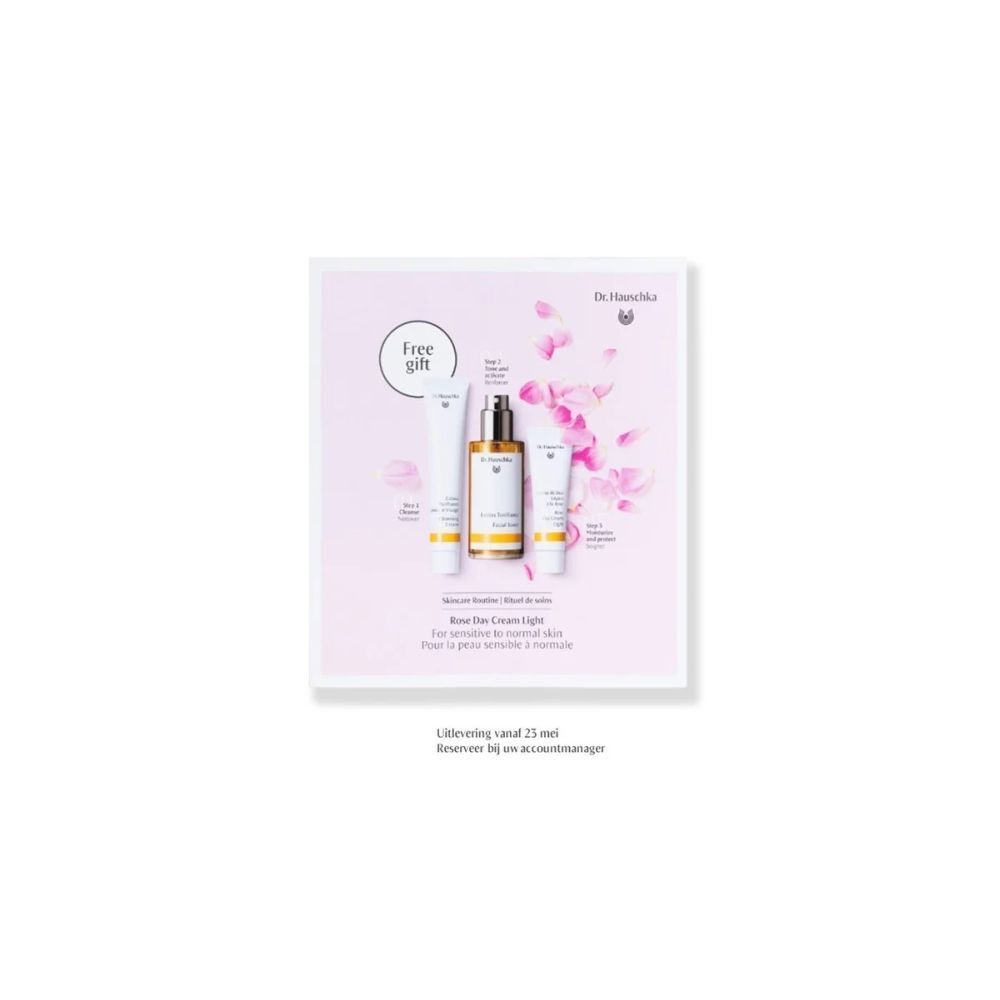 Cadeauset met drie producten. Opschrift: "Free gift". Roze achtergrond met bloemen.