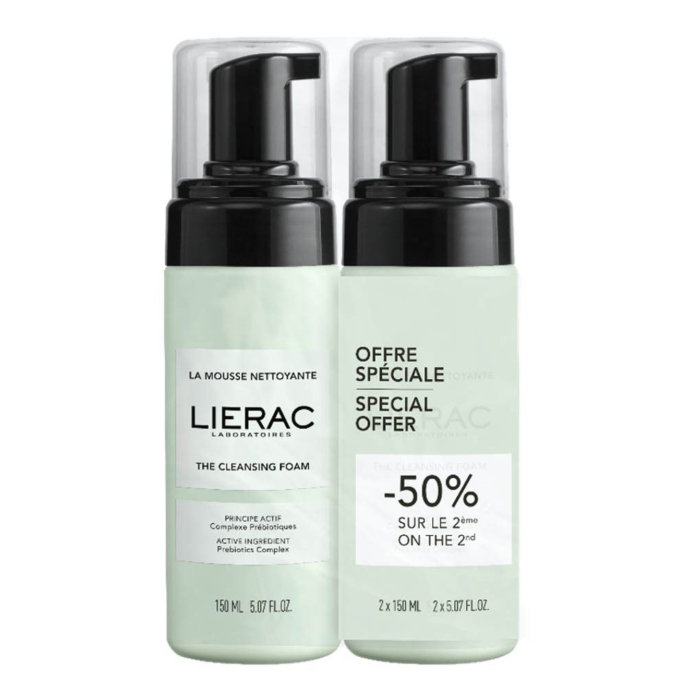 Deux flacons de Lierac La Mousse Nettoyante, vert clair, avec pompe noire. Étiquettes avec informations et promotion.