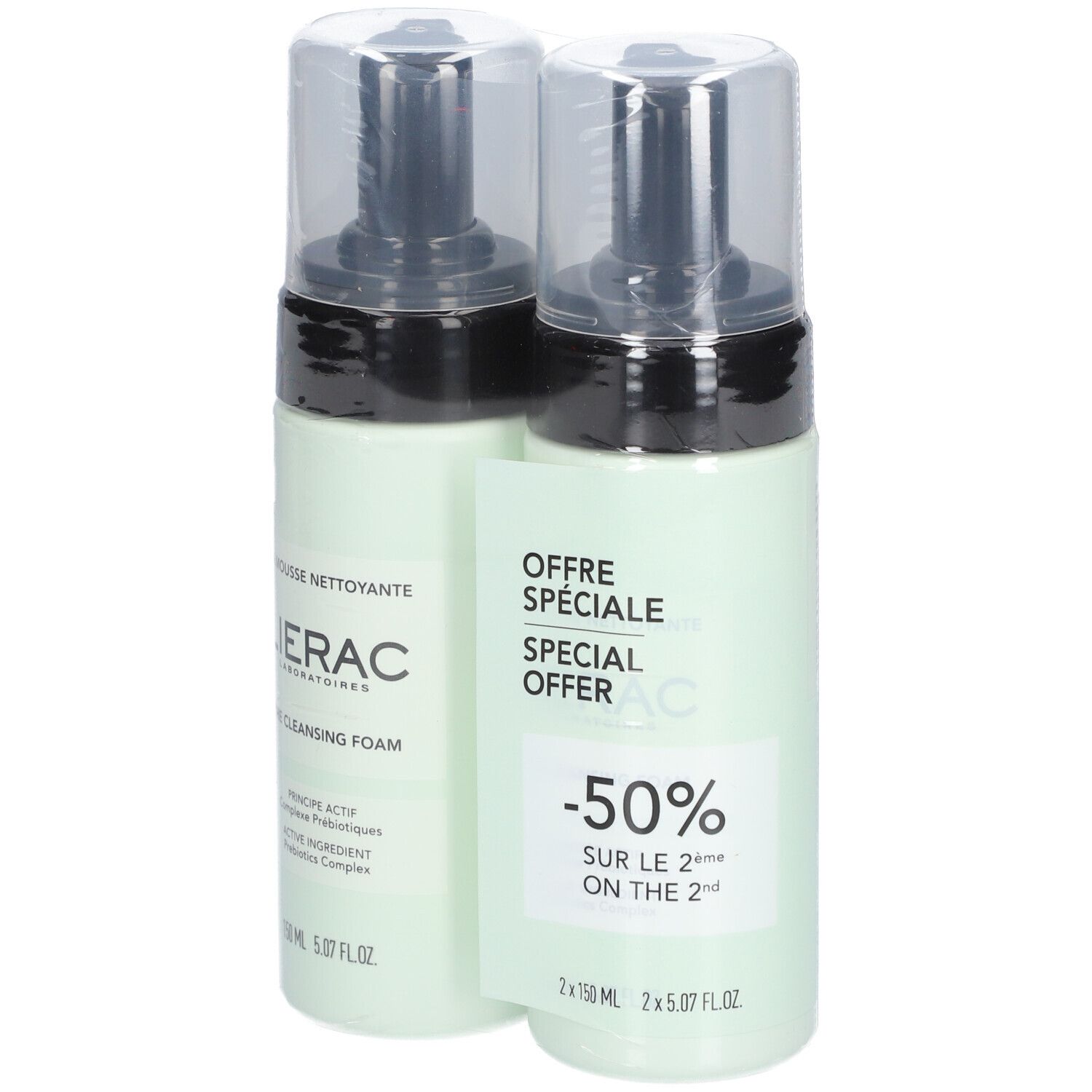 Deux flacons de Lierac La Mousse Nettoyante, vert clair, avec pompe noire. Étiquettes avec informations et promotion.