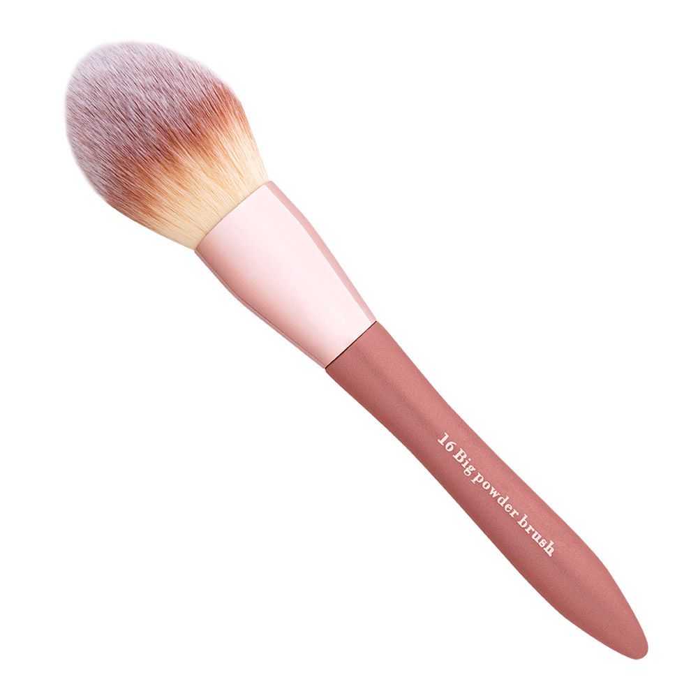 Poederkwast met roze handvat en metalen ferrule. "16 Big powder brush" staat op het handvat.