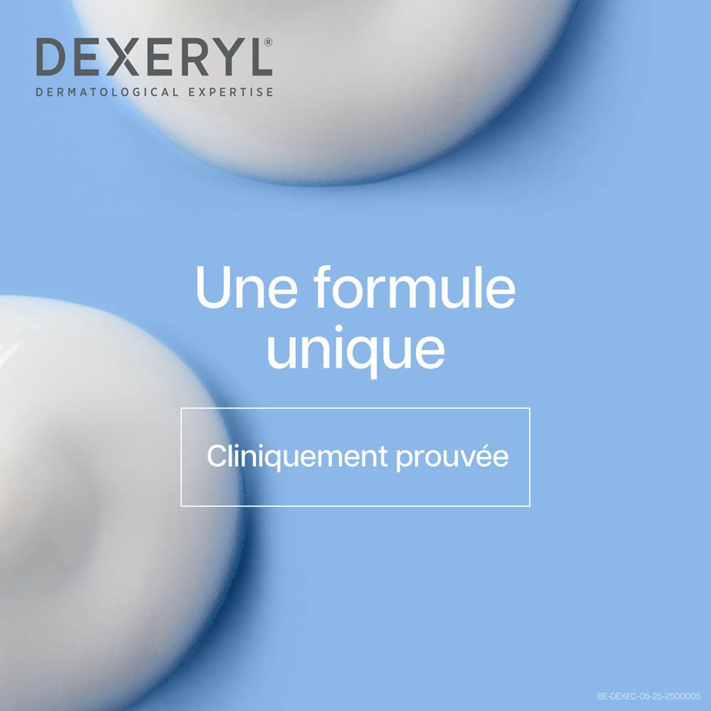 Bébé à qui on applique de la crème sur l'épaule. À côté, un flacon DEXERYL Crème Emolliente. Texte en français.