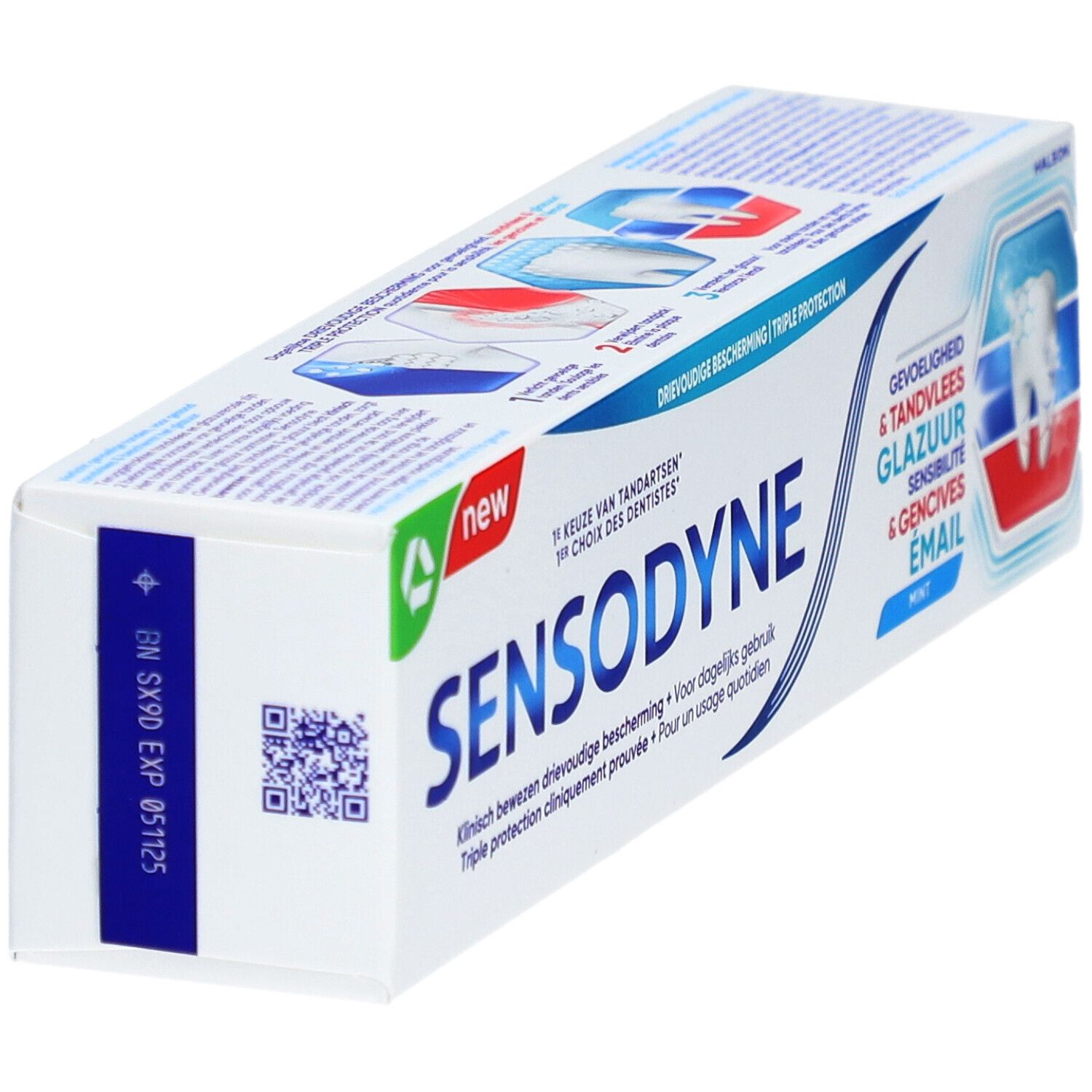 Sensodyne tandpastatube. Wit, blauw en groen. Opschrift: Sensodyne. Drievoudige bescherming. QR-code.