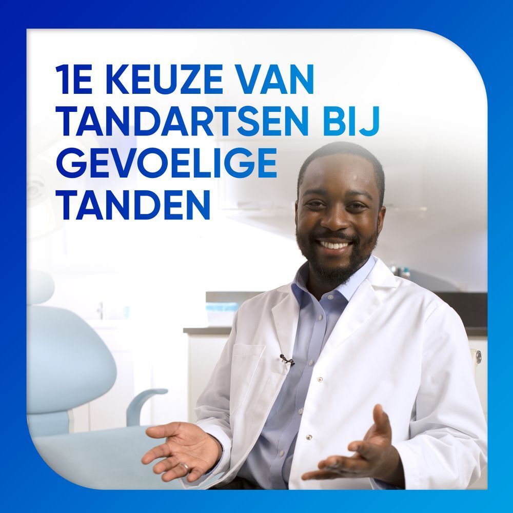 Een tandarts lacht. Tekst: 1e keuze van tandartsen bij gevoelige tanden.