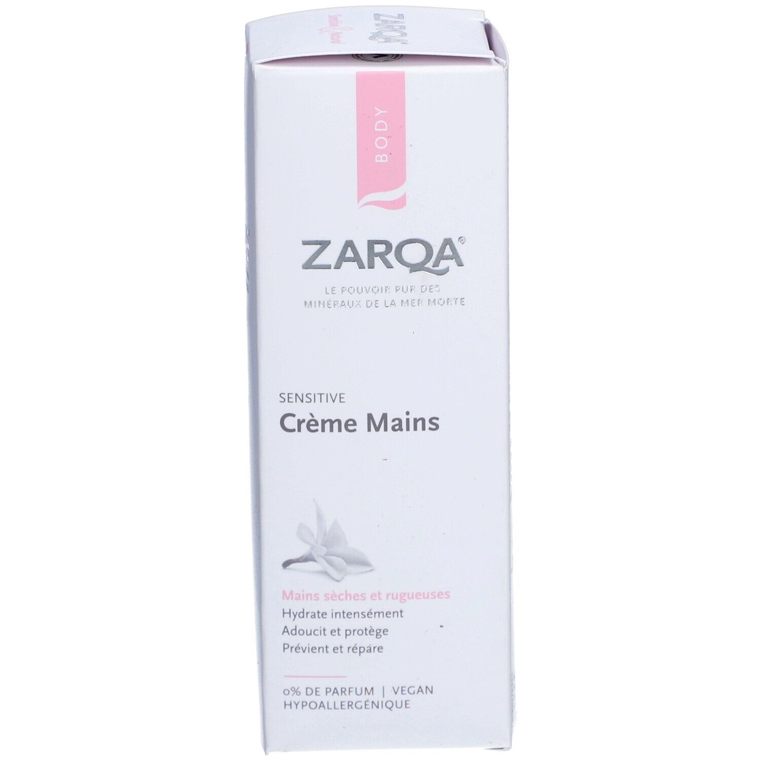 Weiße Schachtel mit Handcreme. Aufschrift: Zarqa, Sensitive Crème Mains. Text in Französisch. 0% Parfum, Vegan, Hypoallergen.