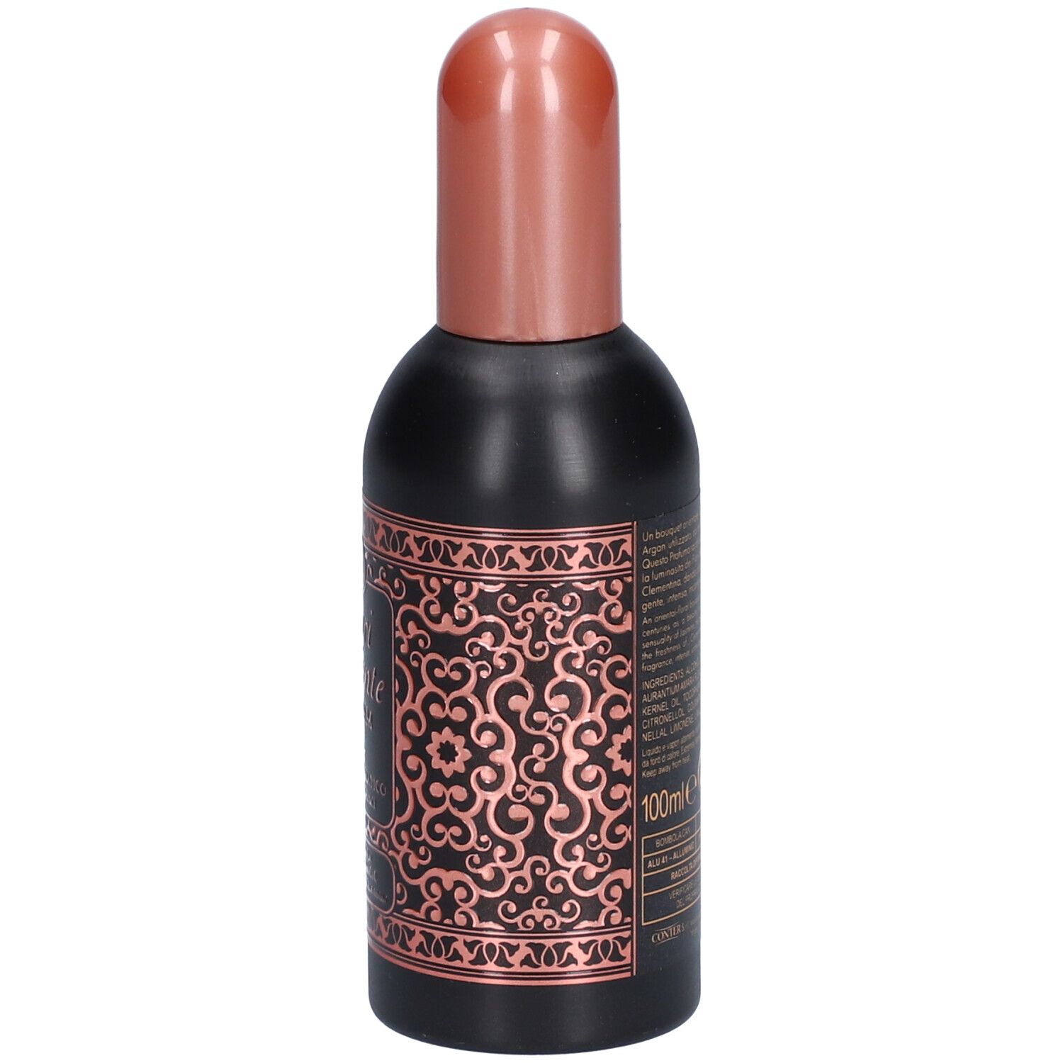 Zwarte fles met koperkleurige dop. Achterkant met tekst en barcode. Ornamentaal patroon in koperkleur.