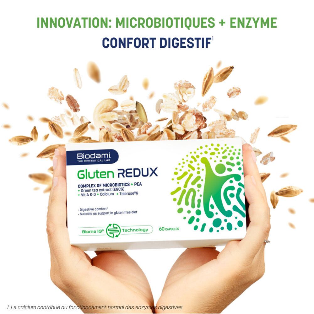 Main tenant une gélule. Texte : Souches microbiotiques + calcium, enzyme Tolérase G, PEA + EGCG de thé vert, vitamine A + D.