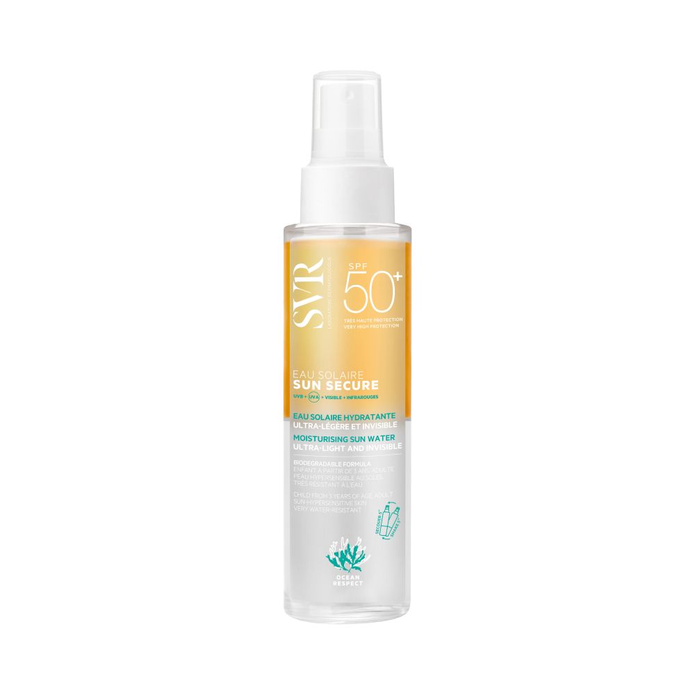 Flacon transparent avec vaporisateur blanc. Inscriptions : SVR, SPF 50+, Eau Solaire Sun Secure.