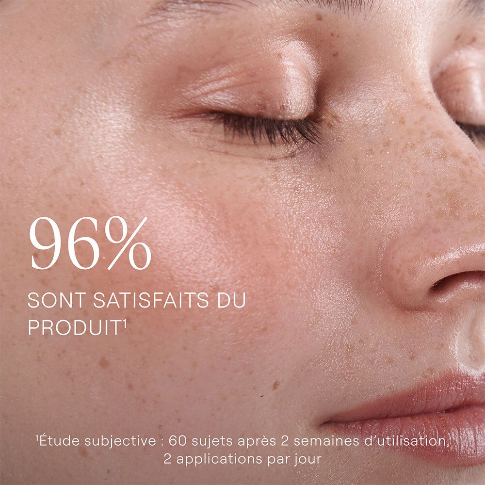 Gros plan sur un visage. Texte: 96% SONT SATISFAITS DU PRODUIT. Étude: 60 sujets après 2 semaines.