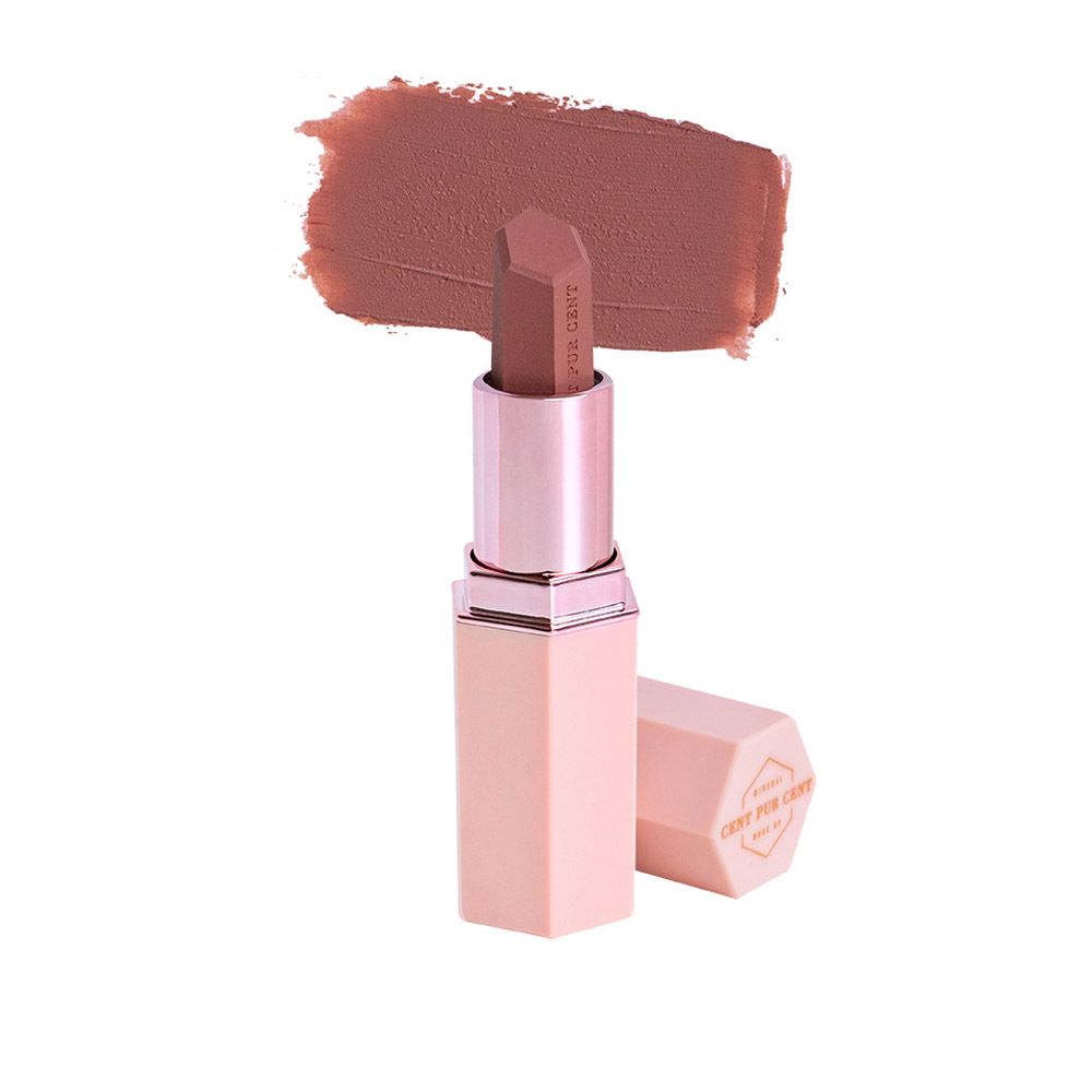 Rouge à lèvres avec étui rose et mine marron. À côté, un échantillon de couleur.