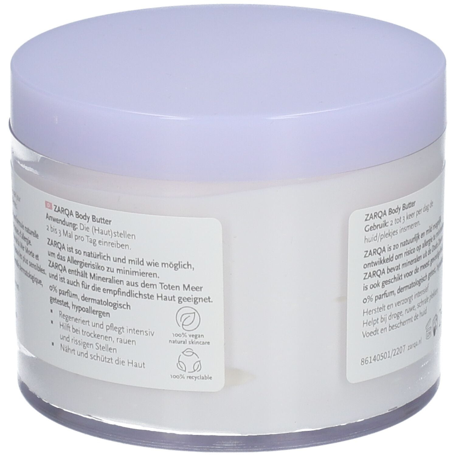 Achterkant van de ZARQA Sensitive Body Butter pot. Tekst in meerdere talen. Vegan, 100% natuurlijke verzorging, 100% recyclebaar.