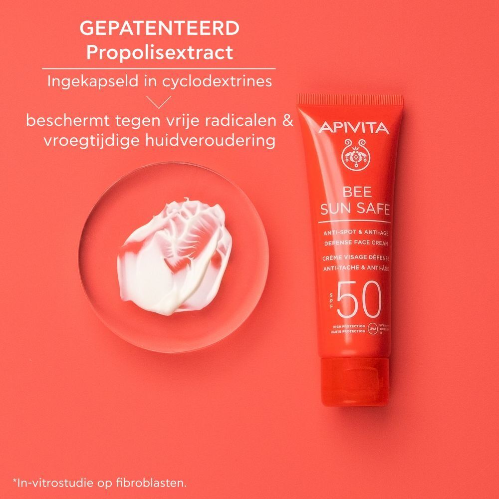 Dagelijkse anti-aging routine. Apivita producten: serum en zonnecrème.