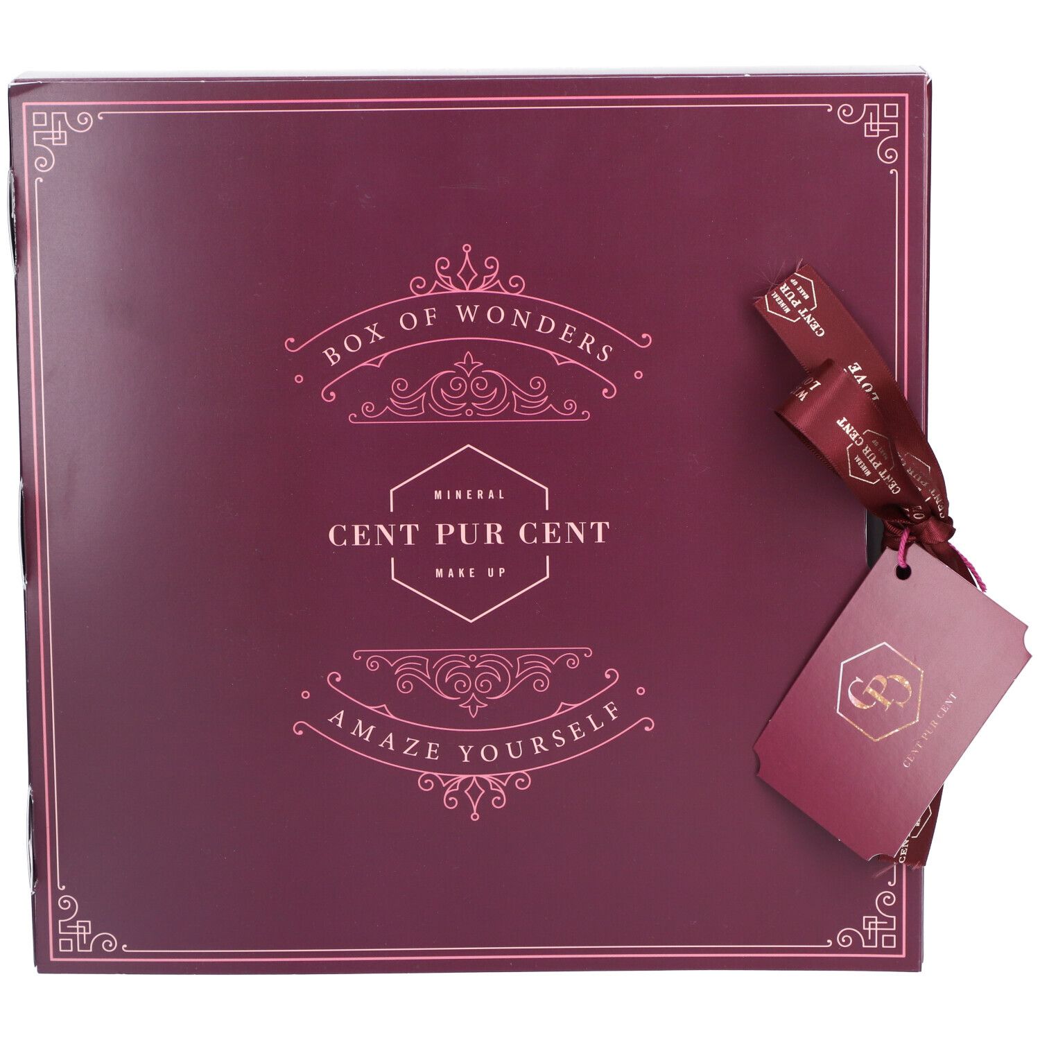 Bordeauxrode doos met opschrift "Box of Wonders" en "Cent Pur Cent". Strik en label.