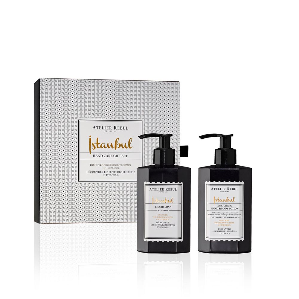 Cadeauset met twee zwarte flessen met pomp en een doos. Opschrift: Istanbul Hand Care Gift Set.