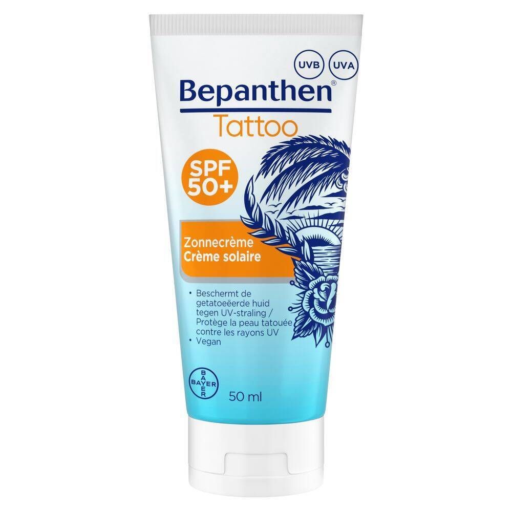 Tube Bepanthen Tattoo zonnecrème SPF50+. Wit, lichtblauw. Bevat tekst en illustraties.