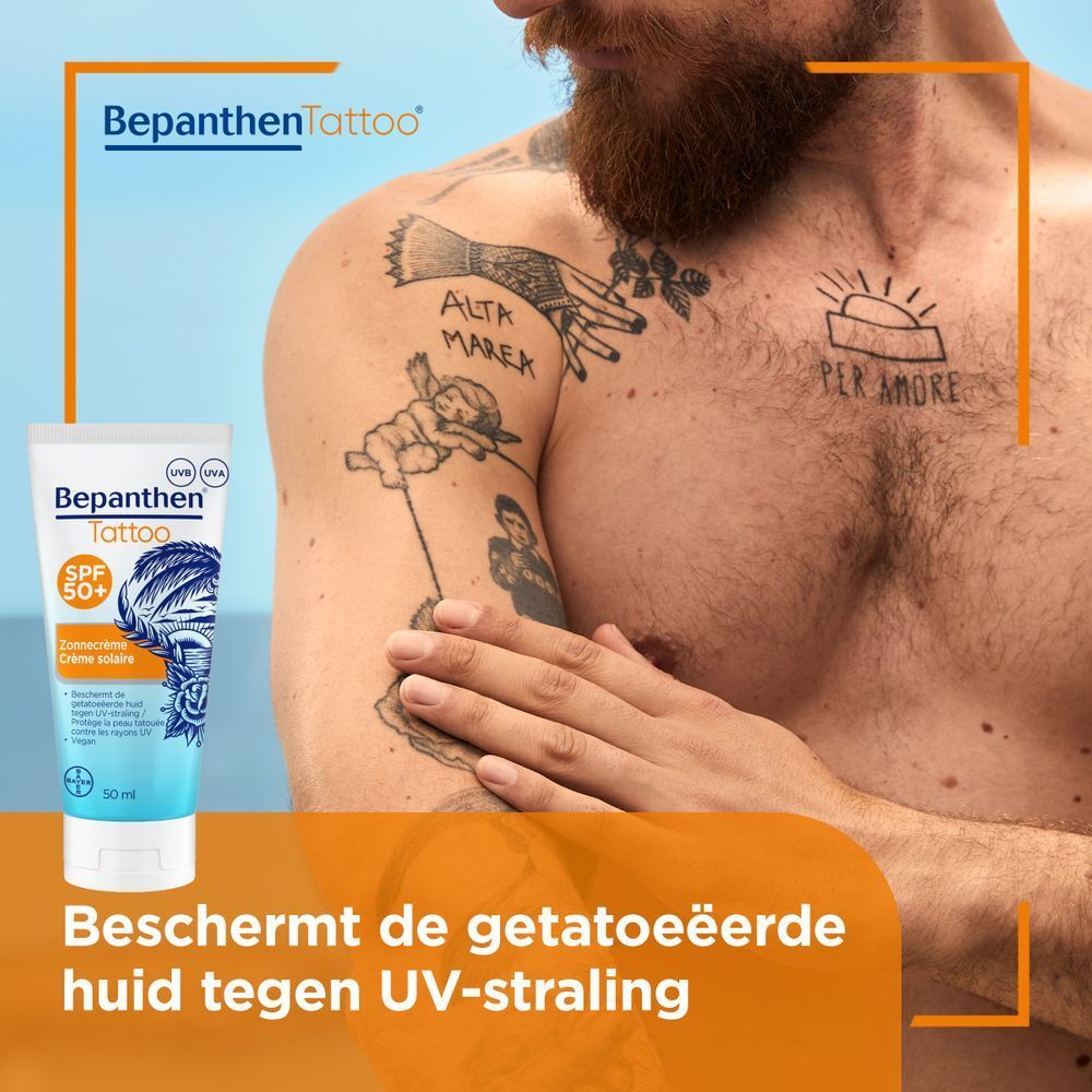 Achterkant van de tube Bepanthen Tattoo zonnecrème. Bevat tekst over ingrediënten en gebruik.
