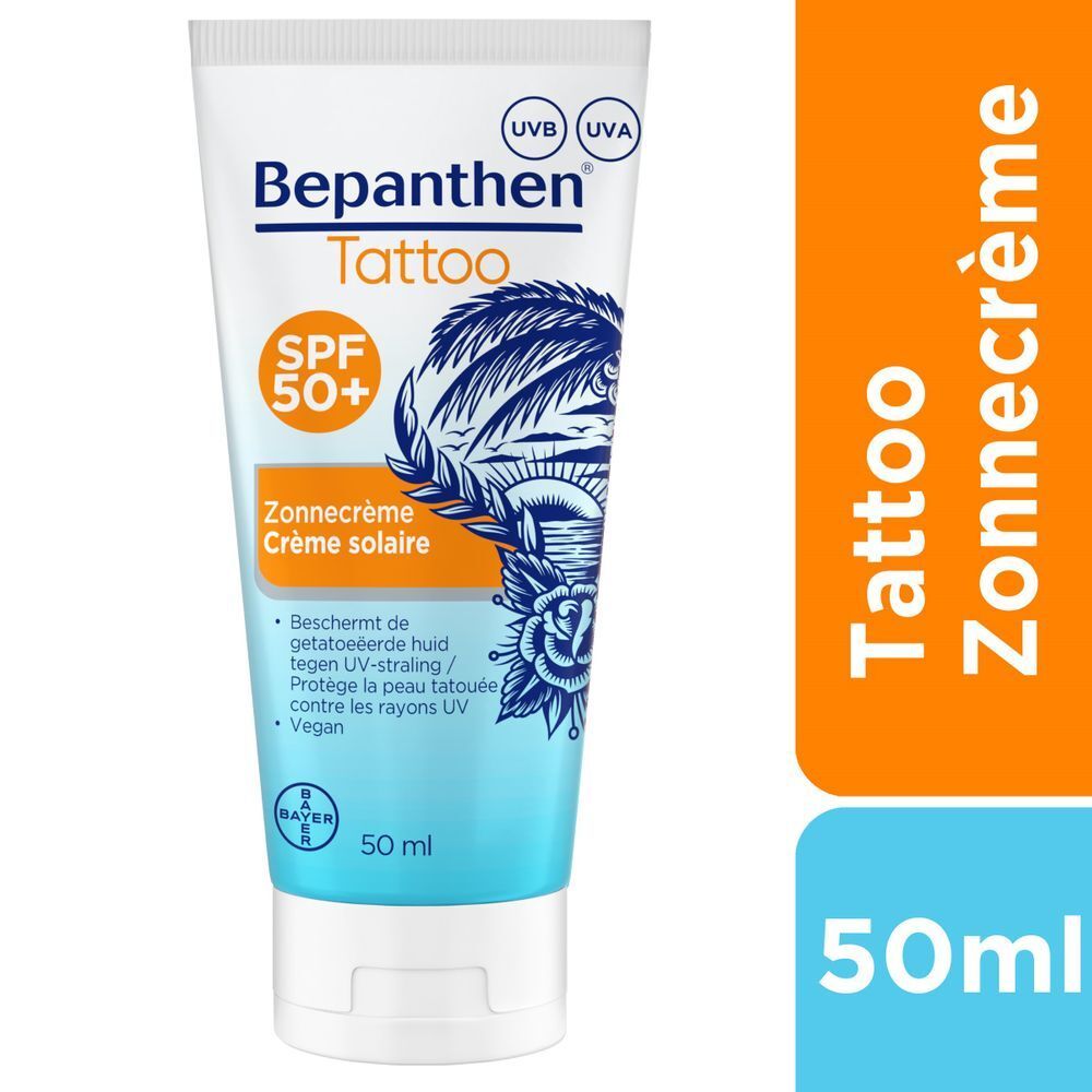 Achterkant van de tube Bepanthen Tattoo zonnecrème. Bevat tekst over ingrediënten en gebruik.