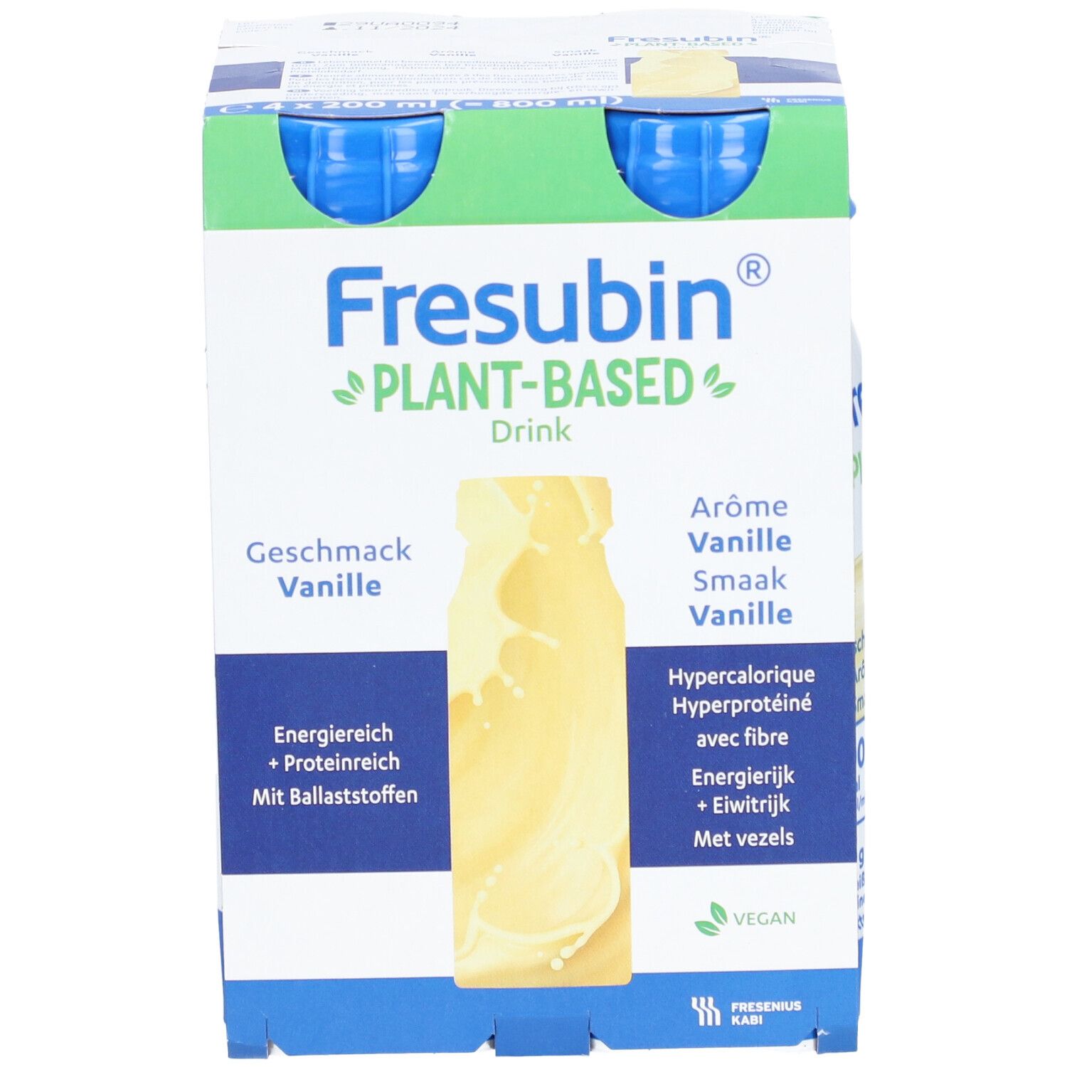 Vooraanzicht van de verpakking met vier flessen Fresubin Plant-Based Drink Vanille. Productinformatie en Vegan-label.