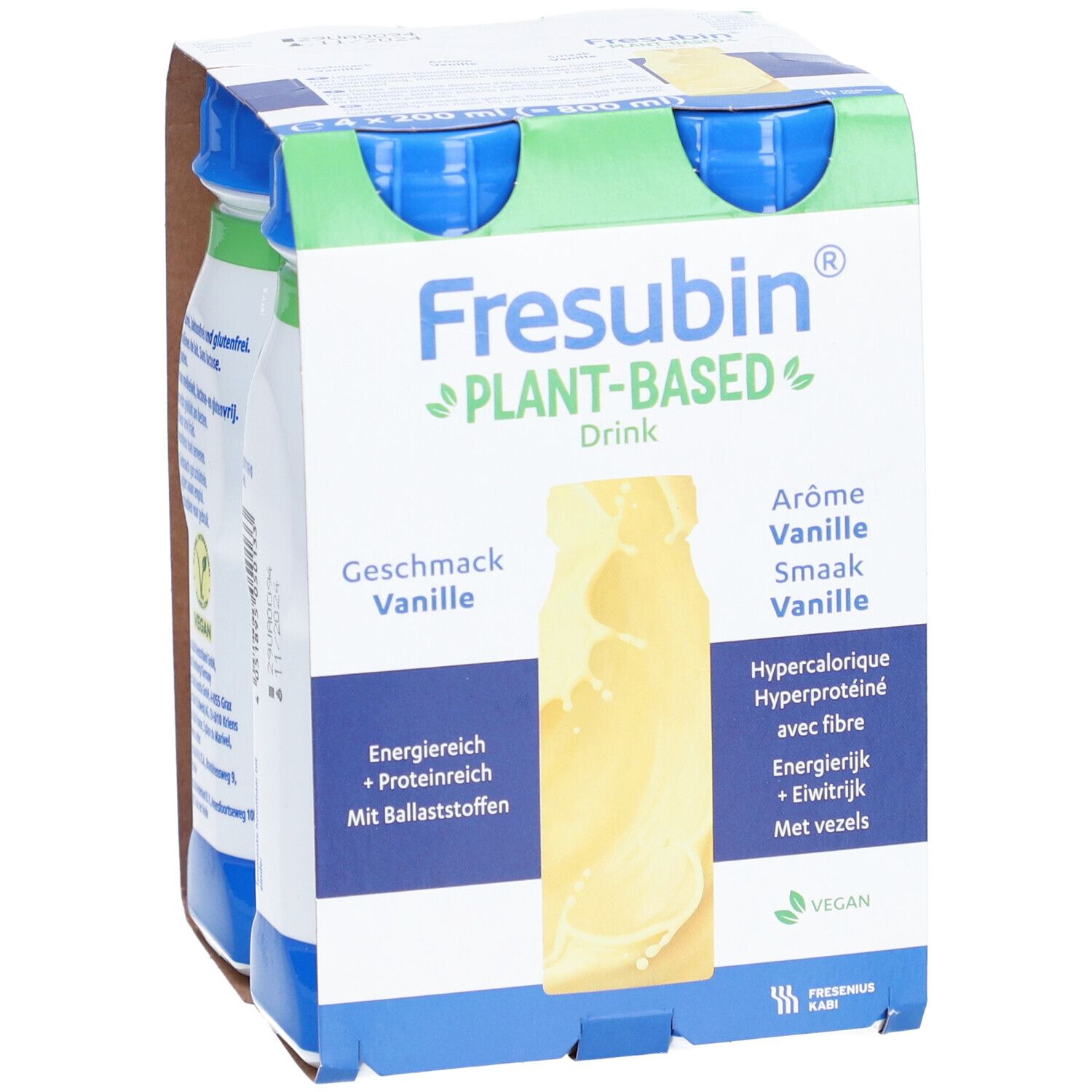 Verpakking met vier flessen Fresubin Plant-Based Drink Vanille. Zijaanzicht met informatie en Vegan-label.