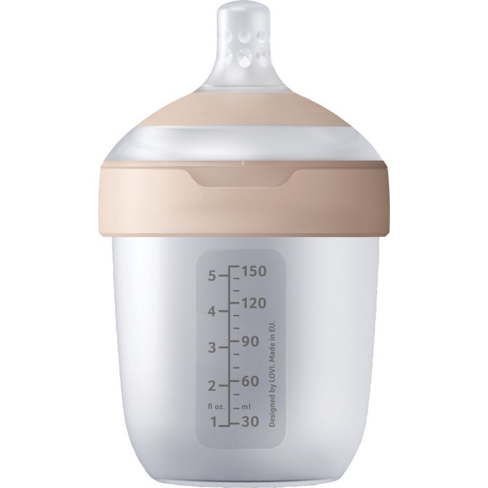 Babyflasche mit beige-farbenen Elementen und Messskala. Der Sauger ist transparent.