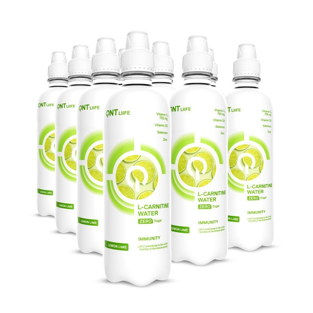 Plusieurs bouteilles d'eau QNT H2O L-Carnitine, saveur citron-citron vert. Bouteilles blanches avec étiquettes vertes et jaunes.