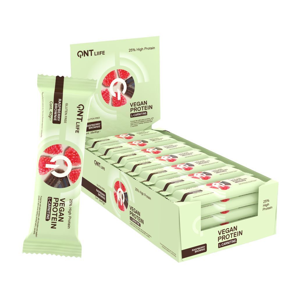 Einzelne Proteinriegel und Karton mit mehreren Riegeln. Aufschrift: QNT LIIFE Vegan Protein, Himbeer-Brownie, 25% High Protein.