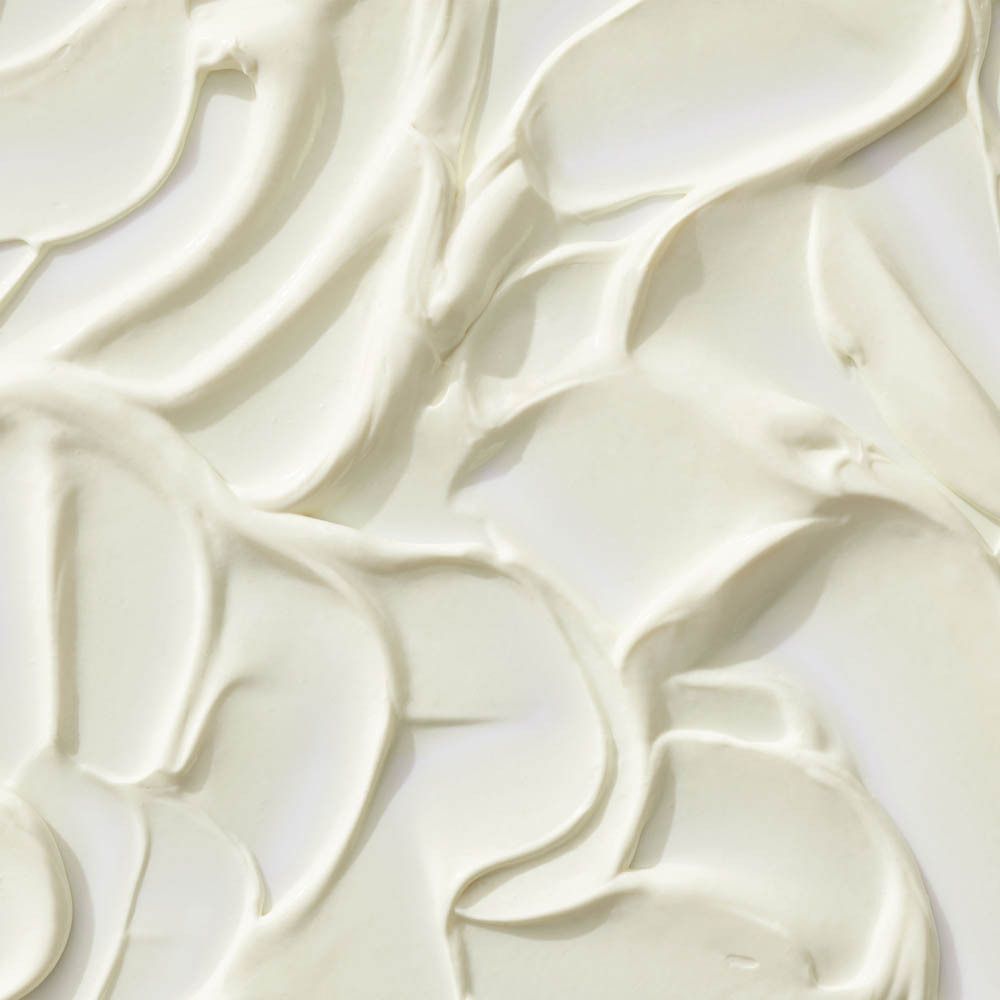 Weiße Creme mit wellenförmiger Textur.