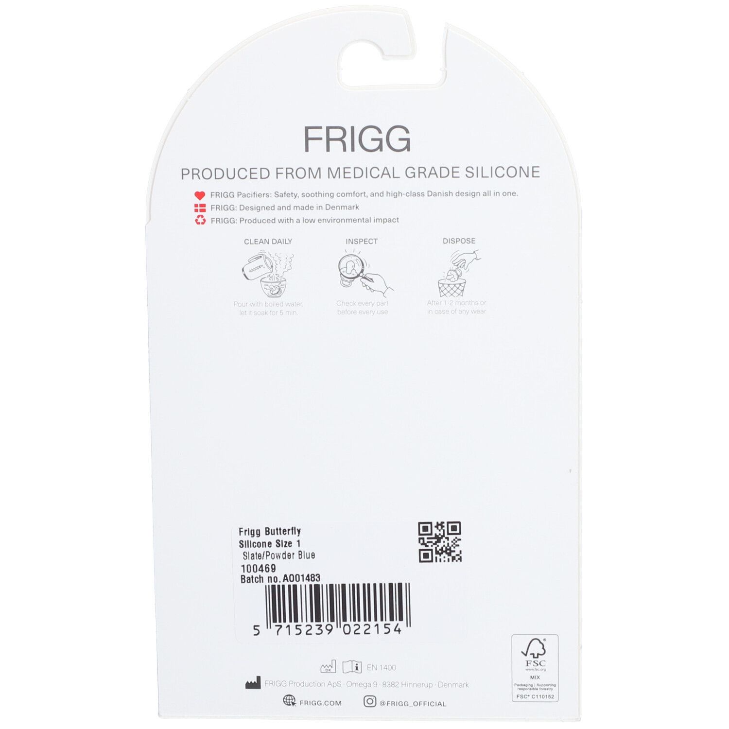 Rückseite der FRIGG-Verpackung. Text: FRIGG, hergestellt aus medizinischem Silikon. Produktname: FRIGG Butterfly, Schiefer/Puderblau.
