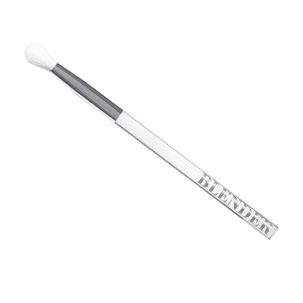 Pinsel mit weißem Pinselkopf und grauem Griff. Der Griff ist mit dem Wort "BLENDER" beschriftet.